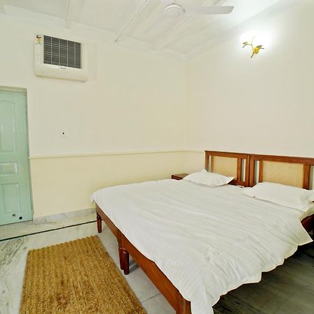 Shree Krishna Bhakti Ashram Hotel วรินดาวัน ภายนอก รูปภาพ