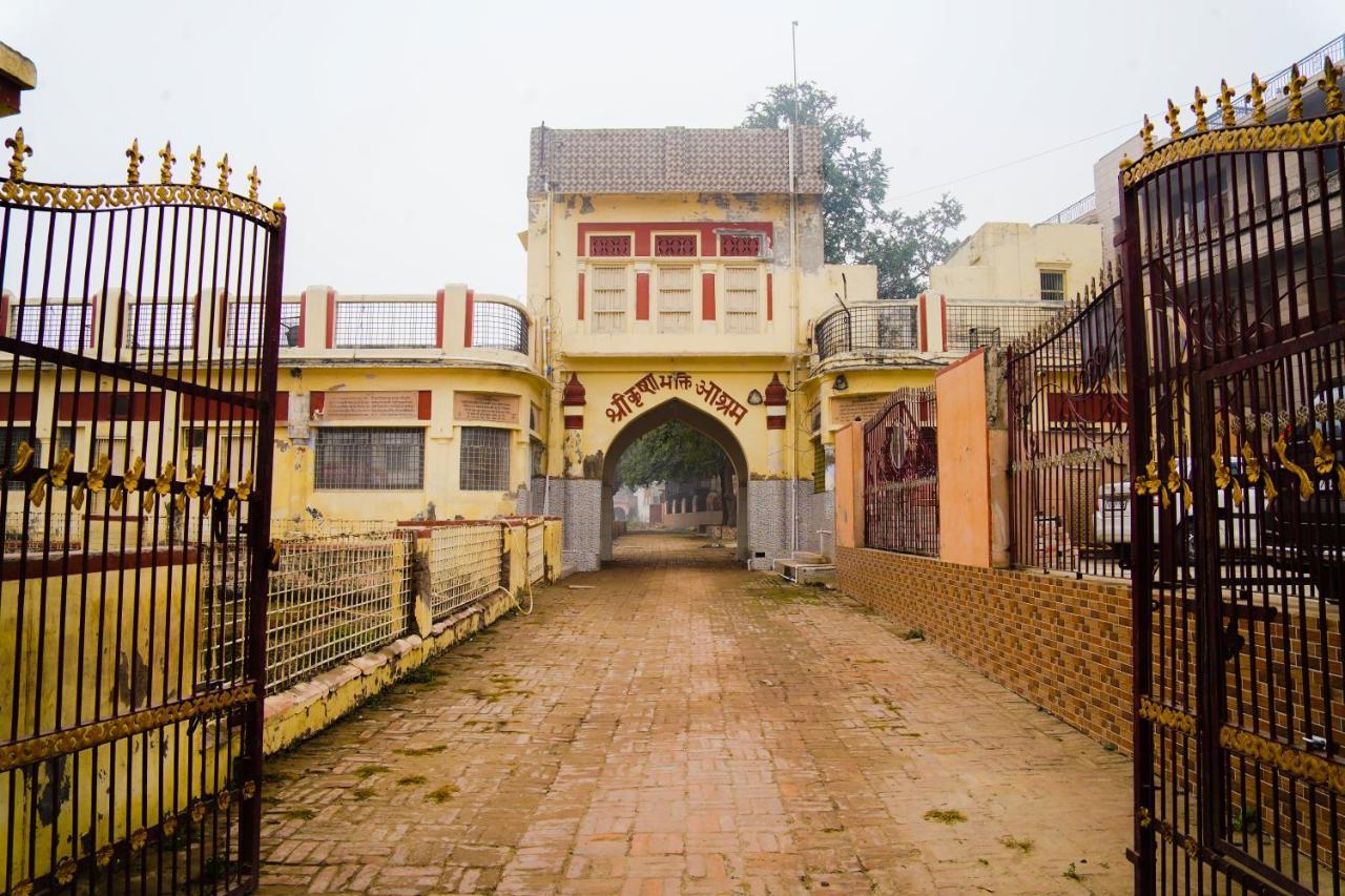 Shree Krishna Bhakti Ashram Hotel วรินดาวัน ภายนอก รูปภาพ