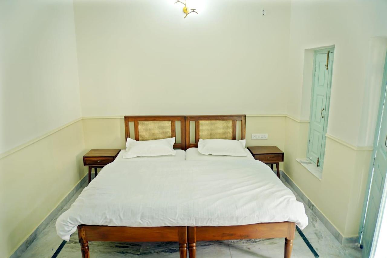 Shree Krishna Bhakti Ashram Hotel วรินดาวัน ภายนอก รูปภาพ