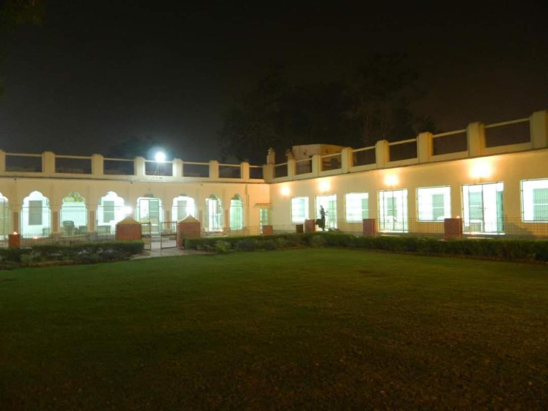 Shree Krishna Bhakti Ashram Hotel วรินดาวัน ภายนอก รูปภาพ