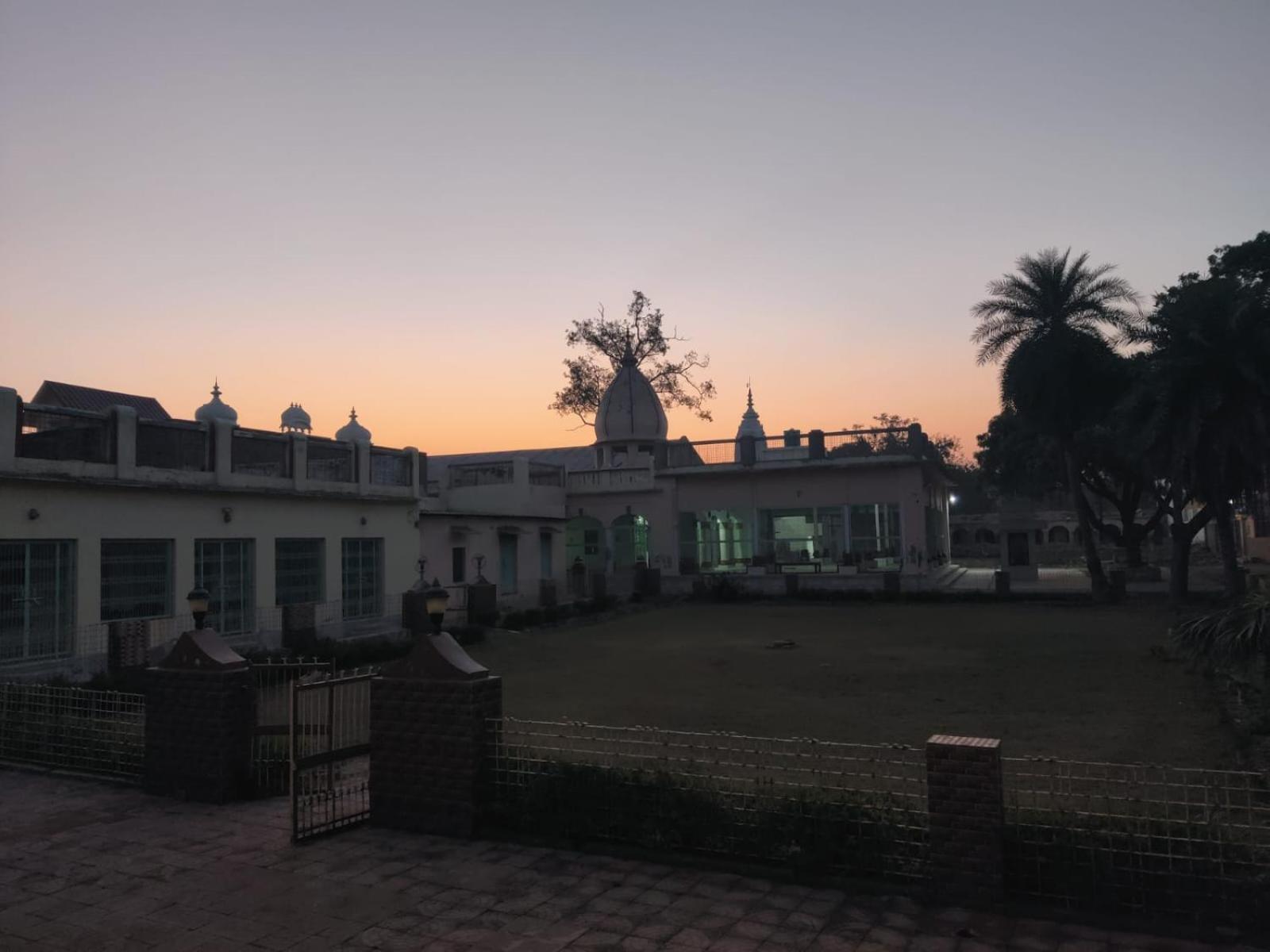 Shree Krishna Bhakti Ashram Hotel วรินดาวัน ภายนอก รูปภาพ