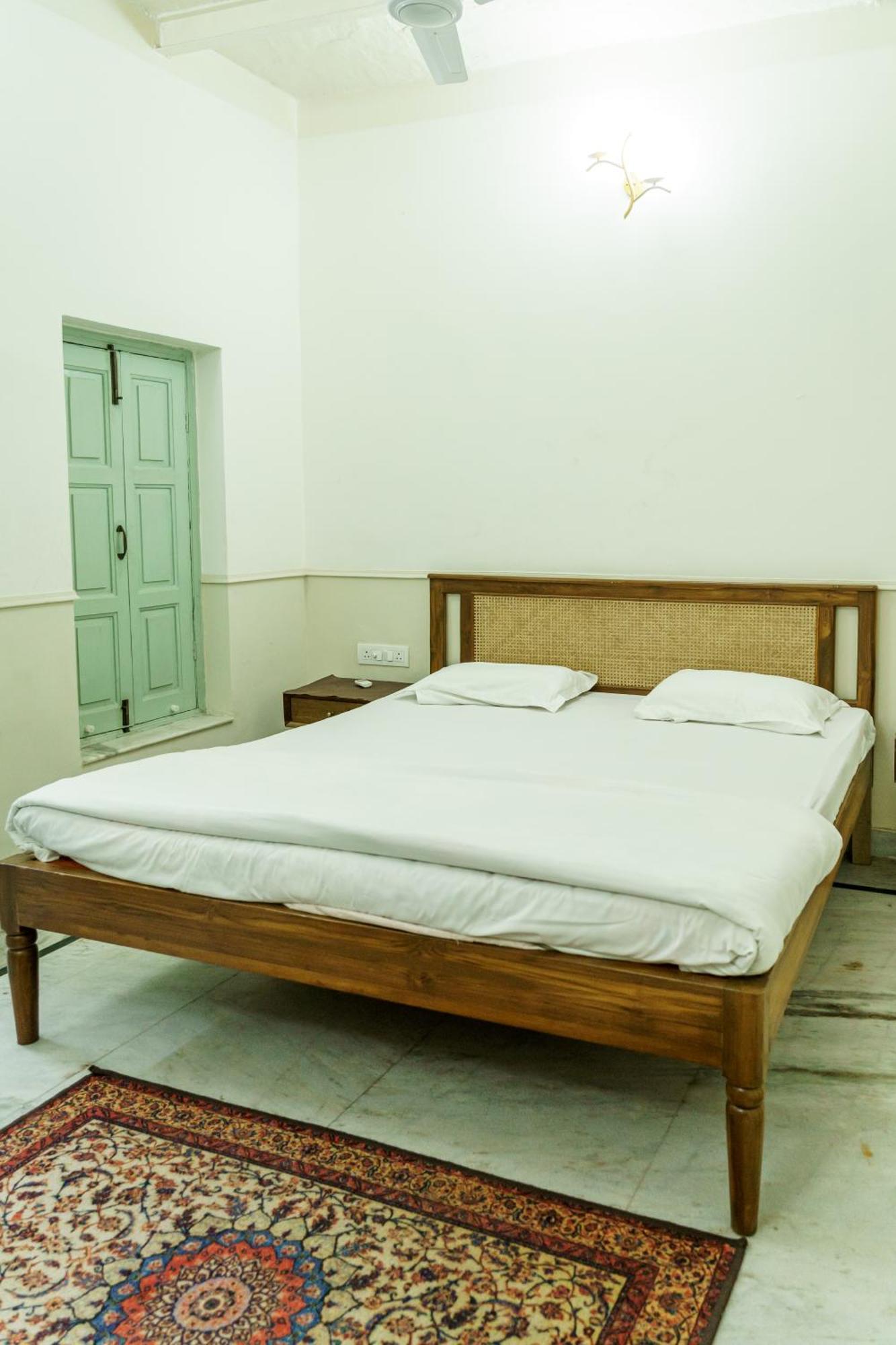 Shree Krishna Bhakti Ashram Hotel วรินดาวัน ภายนอก รูปภาพ