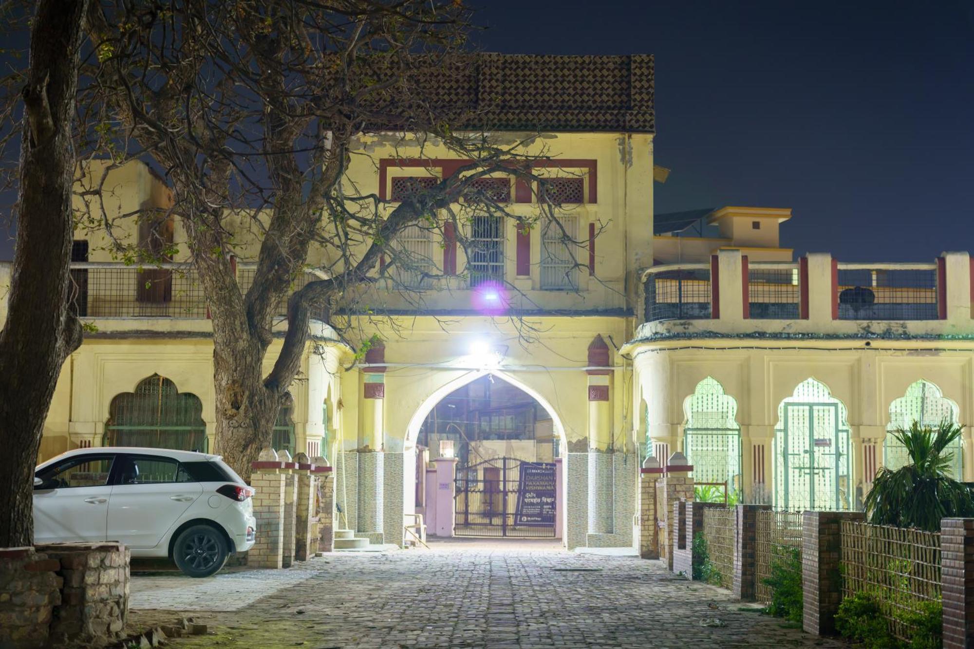 Shree Krishna Bhakti Ashram Hotel วรินดาวัน ภายนอก รูปภาพ