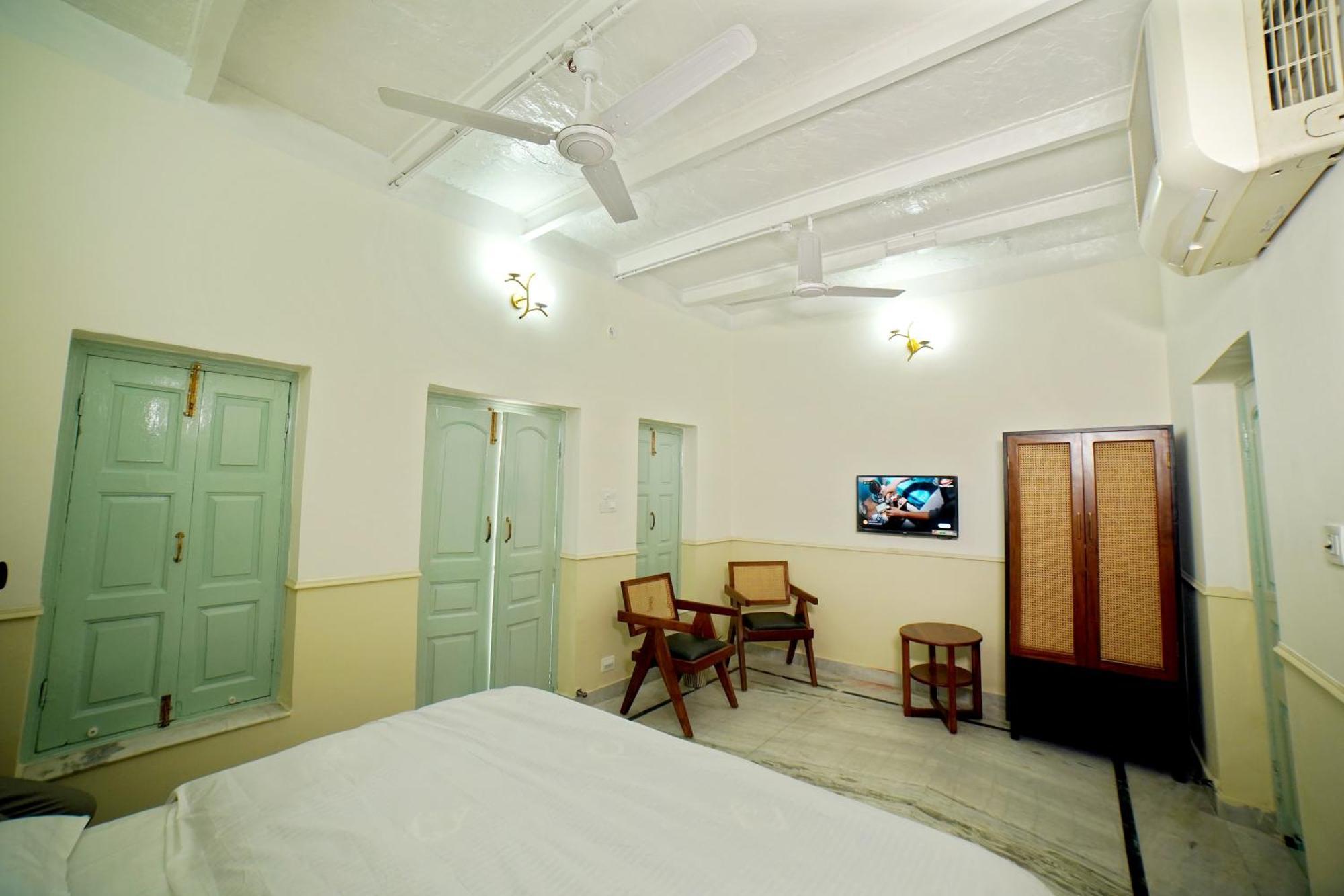 Shree Krishna Bhakti Ashram Hotel วรินดาวัน ภายนอก รูปภาพ