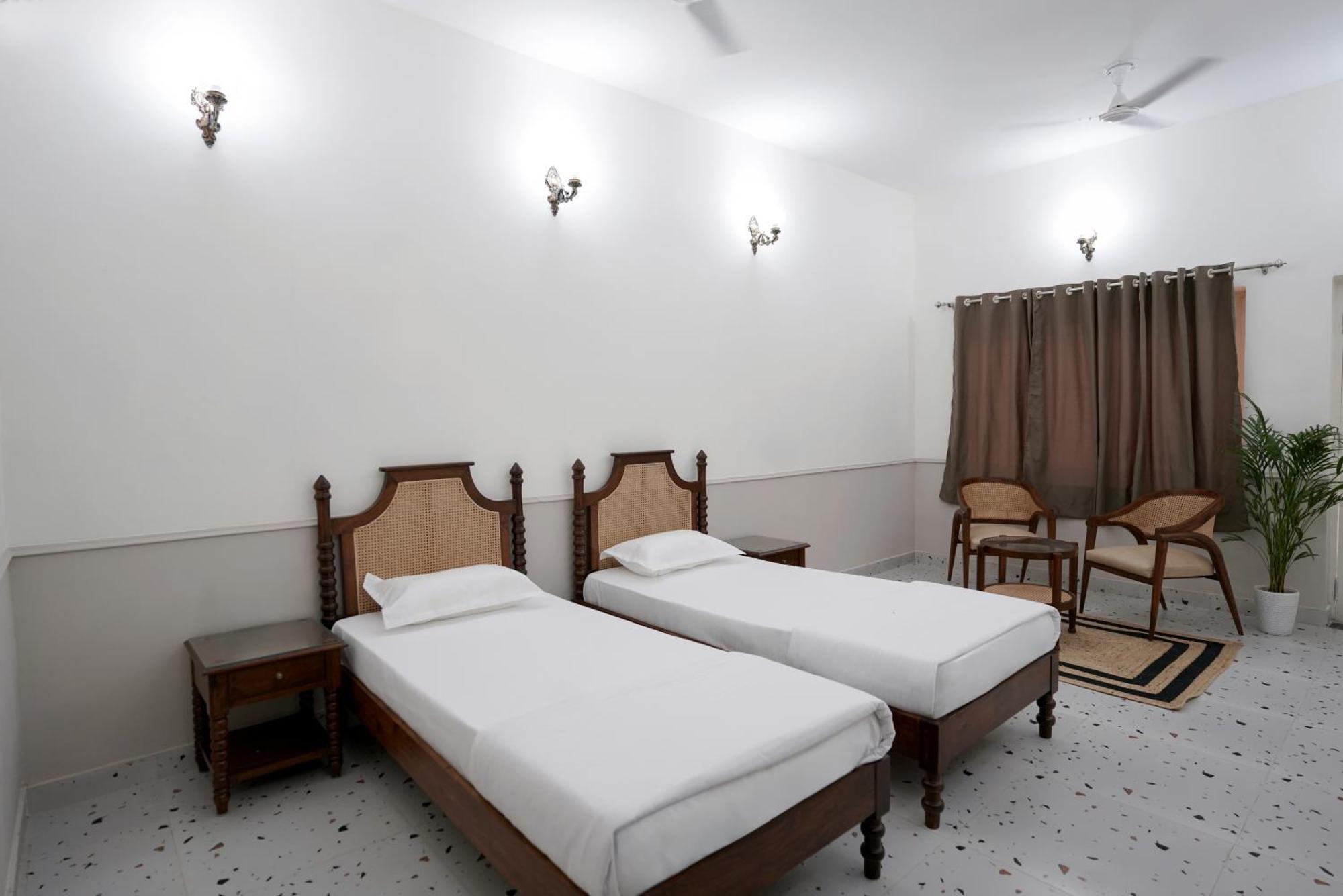 Shree Krishna Bhakti Ashram Hotel วรินดาวัน ภายนอก รูปภาพ