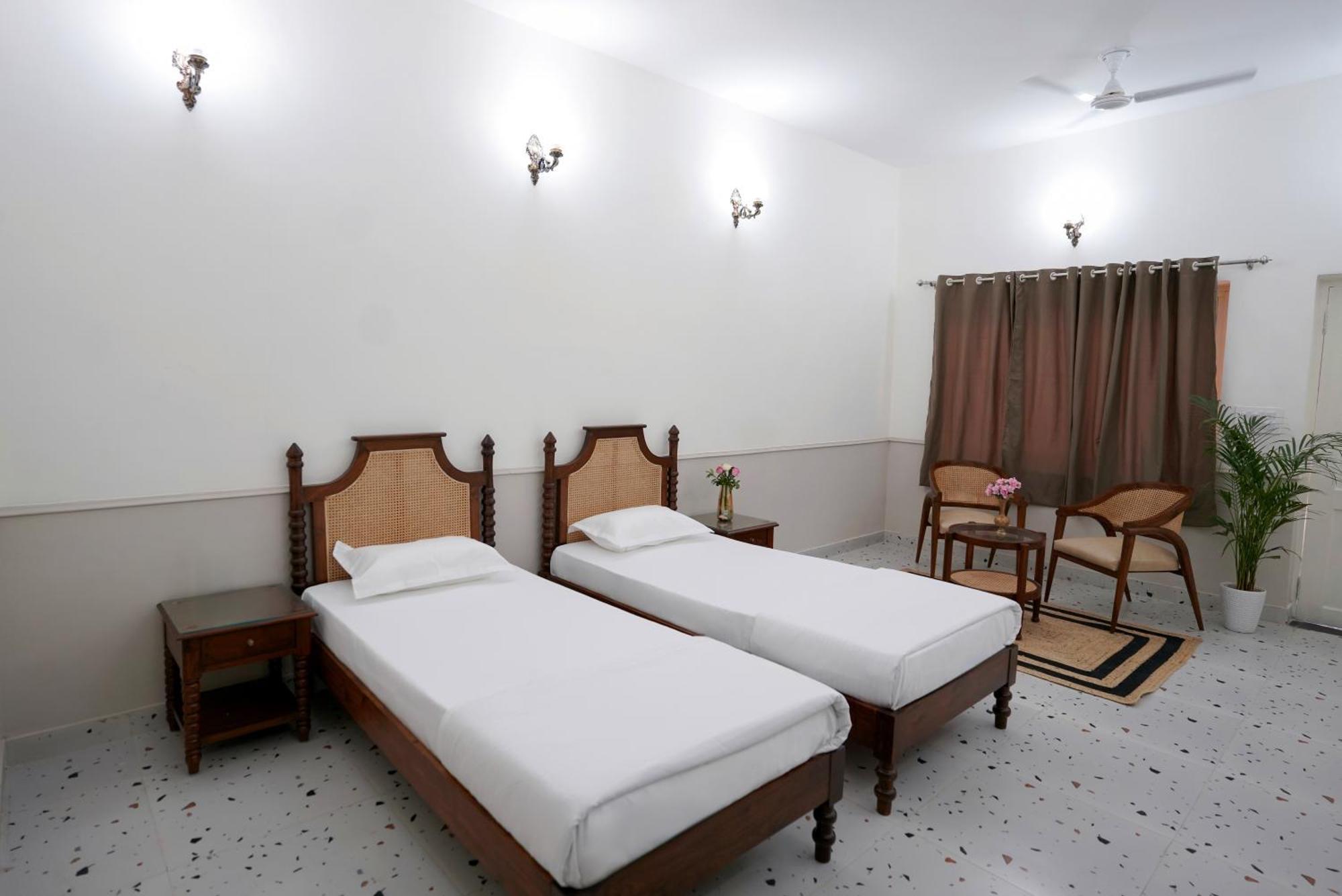 Shree Krishna Bhakti Ashram Hotel วรินดาวัน ภายนอก รูปภาพ